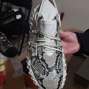 100 % authentic snake print sneaker